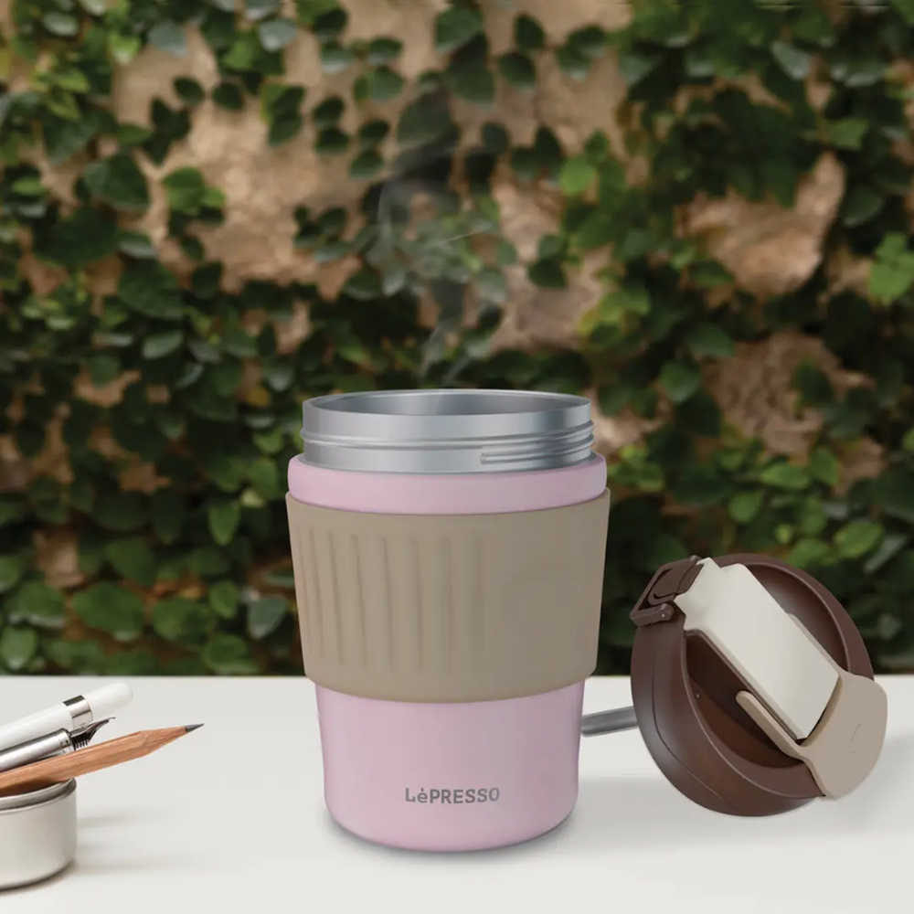 LePresso Tumbler Mug Dual Sip, Premium Insulated Travel Tumbler with Dual Drinking Lid, Reusable Stainless Steel Coffee Cup for Hot & Cold Beverages, Stylish Portable Drink Mug for Home, Office & Travel | كوب LePresso Tumbler Mug Dual Sip، كوب سفر فاخر ومعزول بغطاء مزدوج للشرب، كوب قهوة قابل لإعادة الاستخدام للمشروبات الساخنة والباردة، تصميم أنيق ومحمول للمنزل والمكتب والسفر