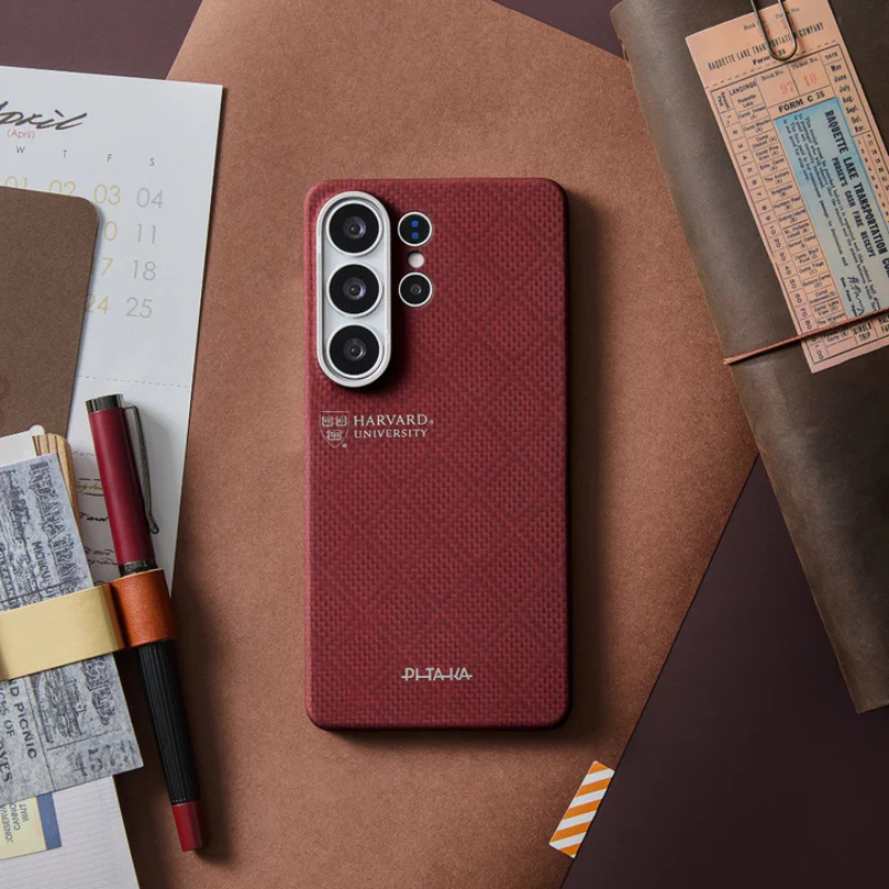 حافظة هاتف S26 Ultra من Pitaka - تصميم Harvard Crimson