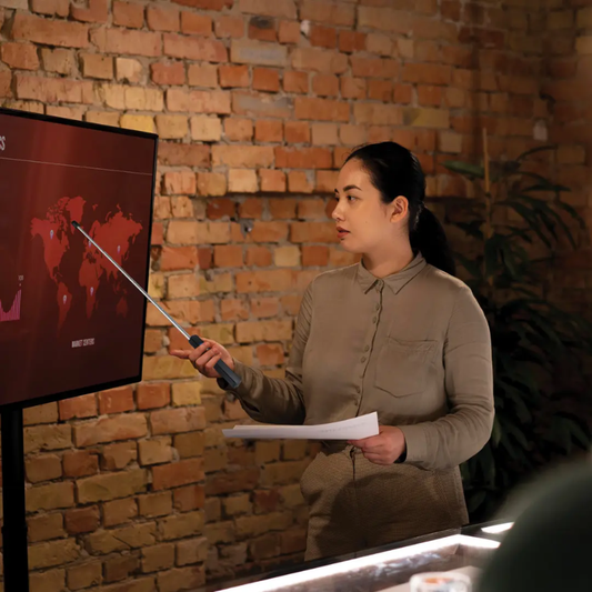 جرين ليون - جهاز عرض لاسلكي ومؤشر قابل للسحب