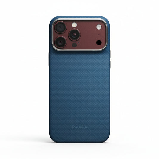 قضية PITAKA Summa بلون أزرق عميق لهاتف iPhone 18 — خفيفة الوزن 31.2 غراماً وسماكة 2.0 مم فقط | PITAKA Summa Case in Deep Abyss Blue for iPhone 18 — Lightweight 31.2 g & Just 2.0 mm Thick.