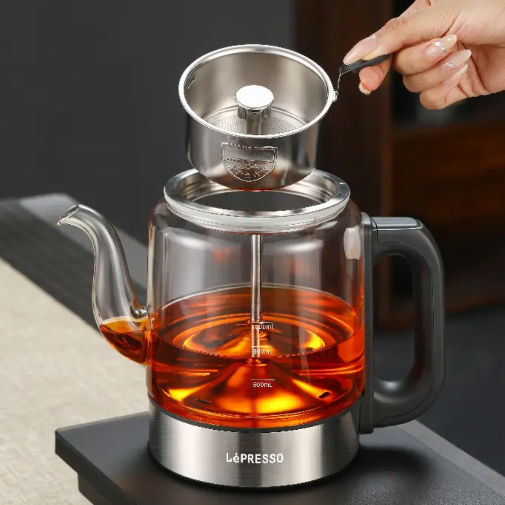 LePresso glass tea maker with fountain circulation and stainless steel infuser basket