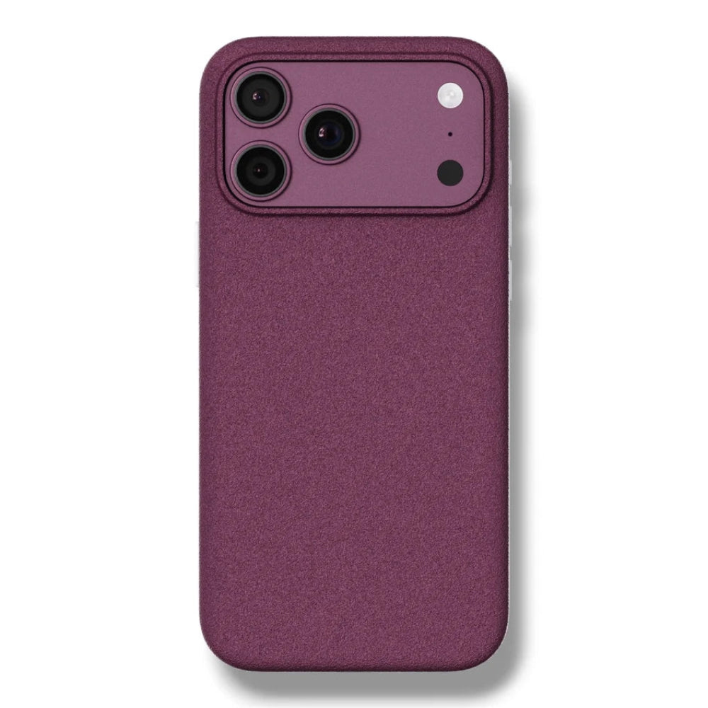 Arabic: غطاء ويزارد فيلفيت ماج — مغناطيس مدمج متوافق مع ملحقات ماج سيف | English: Wizard Velvet Mag Case — Built-in magnets compatible with MagSafe accessories

