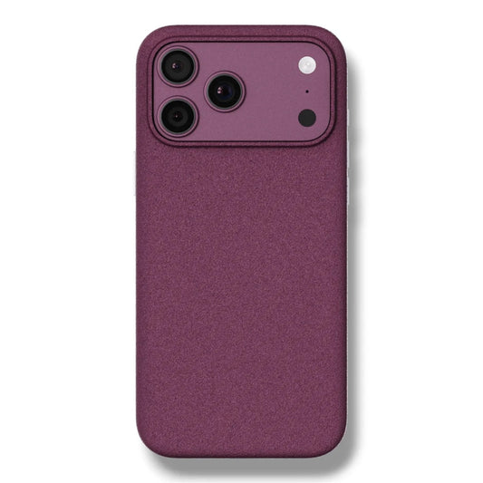 Arabic: غطاء ويزارد فيلفيت ماج — مغناطيس مدمج متوافق مع ملحقات ماج سيف | English: Wizard Velvet Mag Case — Built-in magnets compatible with MagSafe accessories

