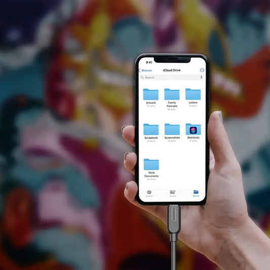 كيبل USB-C إلى Lightning من السيليكون — سرعة ومتانة لتجربة شحن ونقل بيانات عالية المستوى | USB-C to Lightning Silicone Cable — Speed and Durability for a Top-Notch Charging and Data Transfer Experience.

