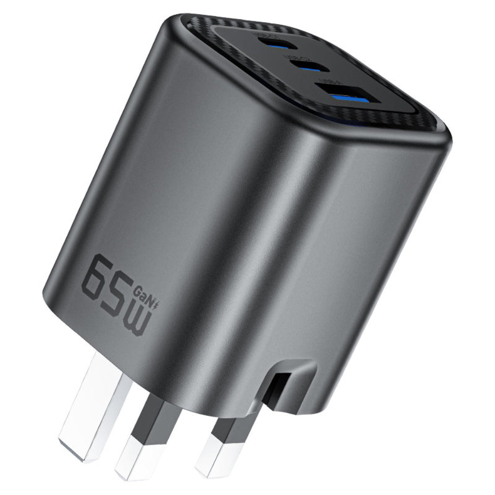 ثلاثة منافذ شحن سريع (2× USB-C + 1× USB-A) لشحن ثلاثة أجهزة في وقت واحد — حل شحن متكامل للعائلة والأجهزة المتعددة | Three fast-charging ports (2× USB-C + 1× USB-A) to charge three devices at once — a complete charging solution for families and multiple devices.