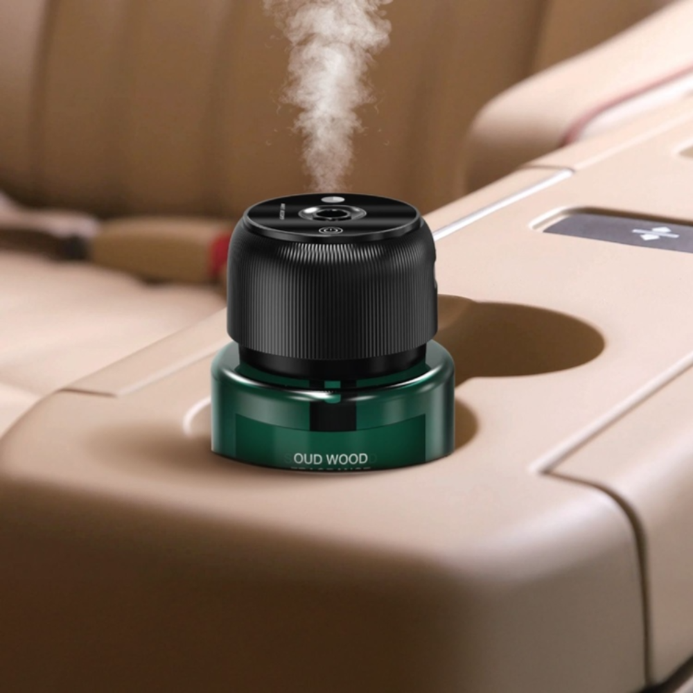 Arabic: موزع العطر من جرين ليون — إضاءة محيطية دافئة تخلق أجواء أنيقة ومريحة | English: Green Lion Fragrance Diffuser — Warm ambient light creates an elegant, relaxing atmosphere

